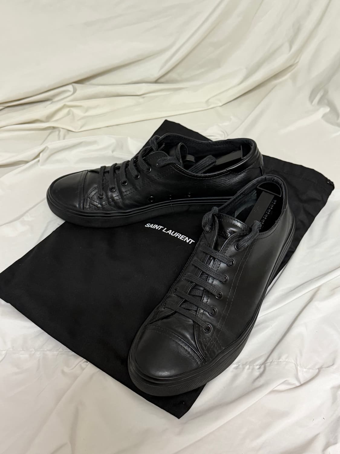 생로랑 블랙 레더 스니커즈 상품이미지1