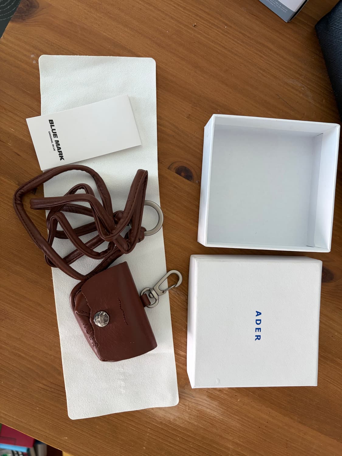 아더에러 에어팟프로 가죽 케이스 상품이미지1