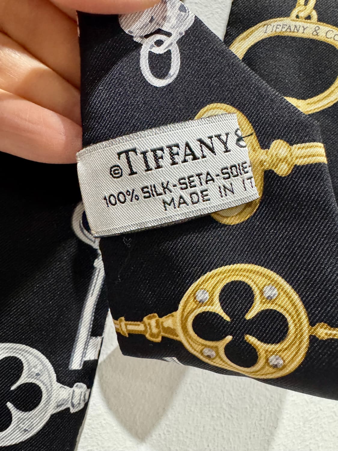 티파니앤코 키 패턴 실크 스카프정품 상품이미지2