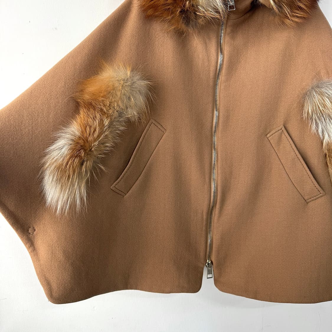 제시뉴욕 Alexis N 폭스퍼 캐시미어 케이프 상품이미지3