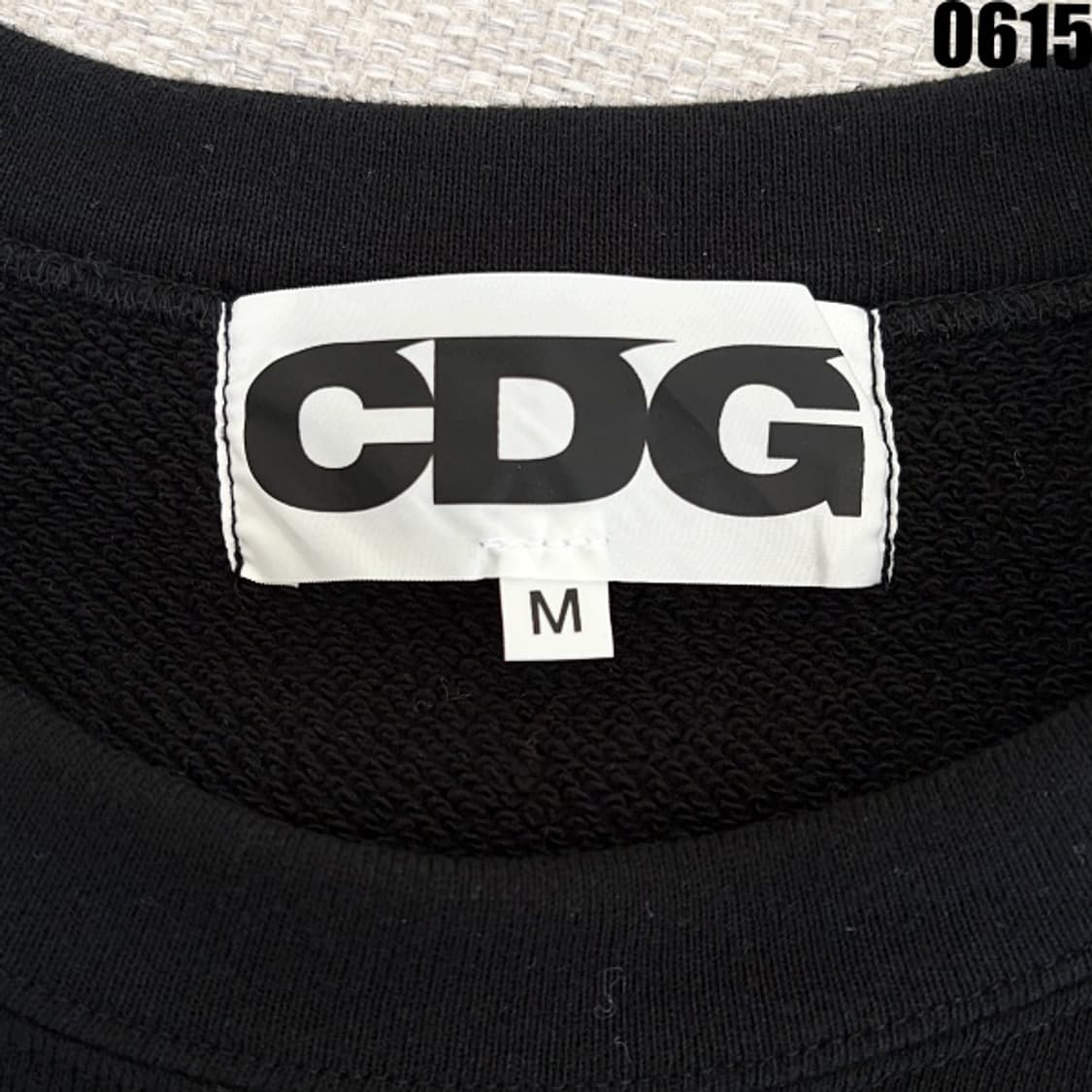꼼데가르송 CDG 블랙 컬러 맨투맨 M 0615 상품이미지4