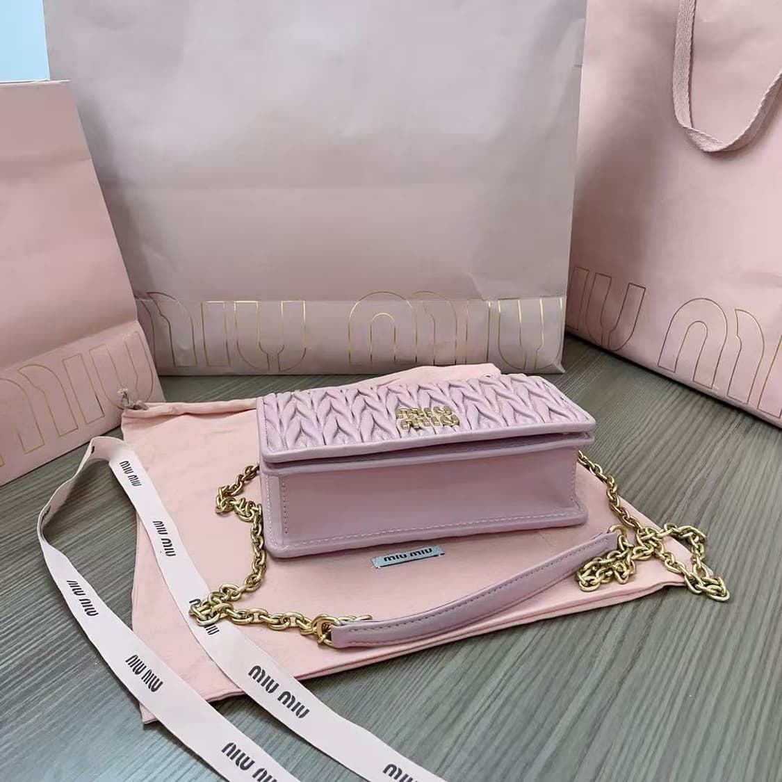 미우 미우 마테라쎄 나파 가죽 미니백 상품이미지8