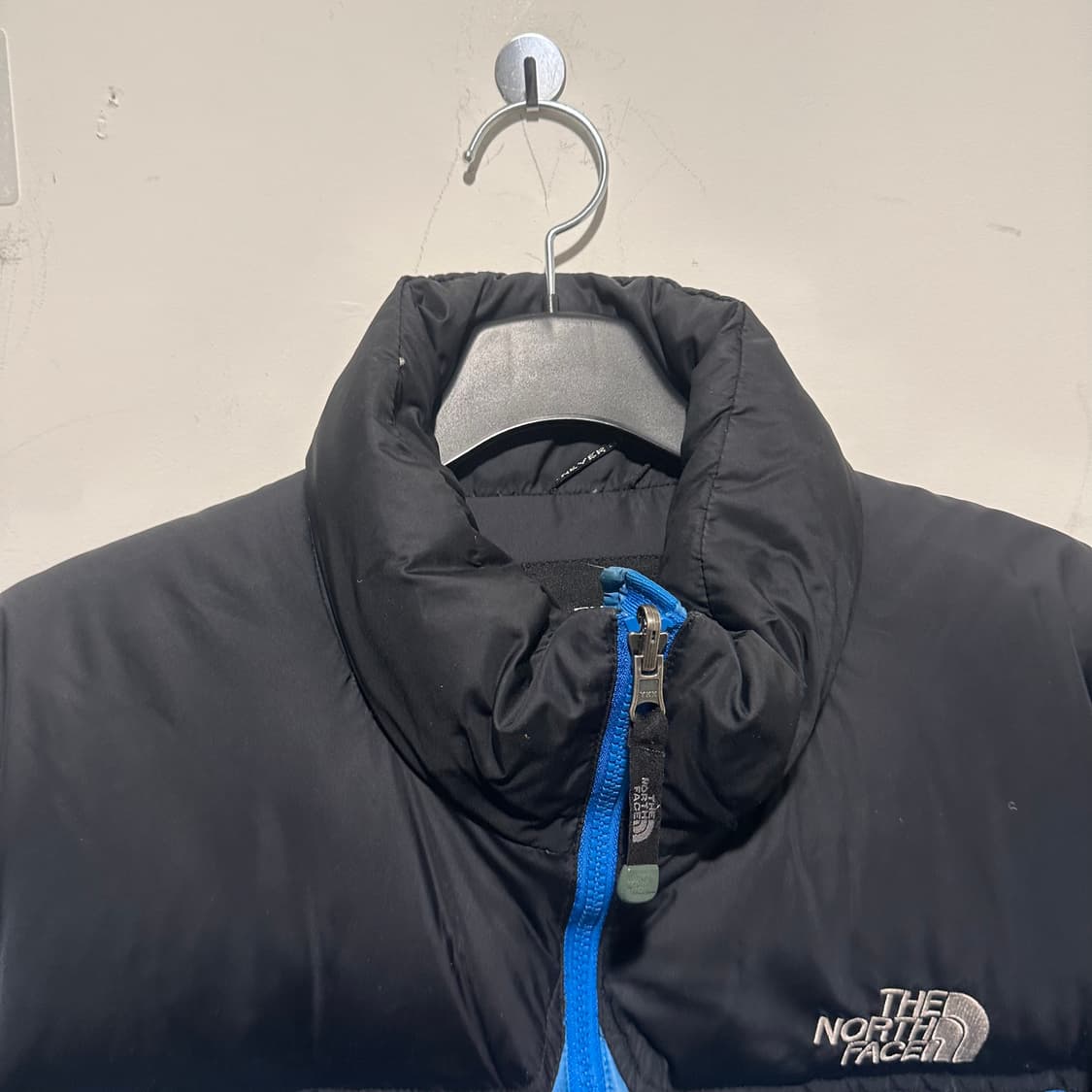 노스페이스 눕시 블루 블랙 패딩 상품이미지2