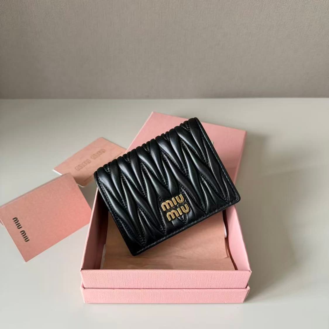 미우 미우 마테라쎄 나파 레더 카드 반지갑 블랙 상품이미지3