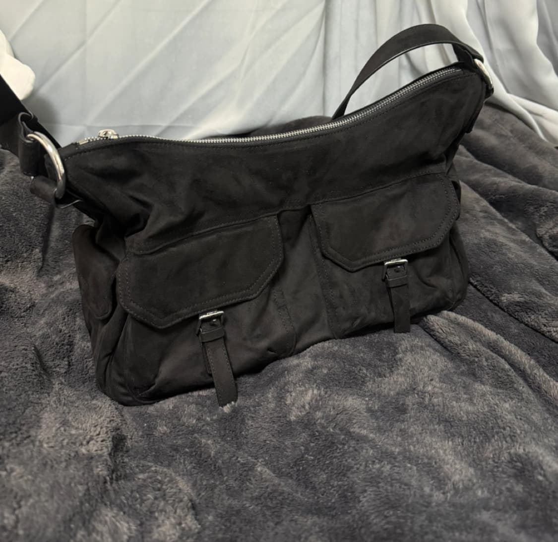 스탠드오일 조이백 스웨이드 블랙 크로스백 상품이미지1