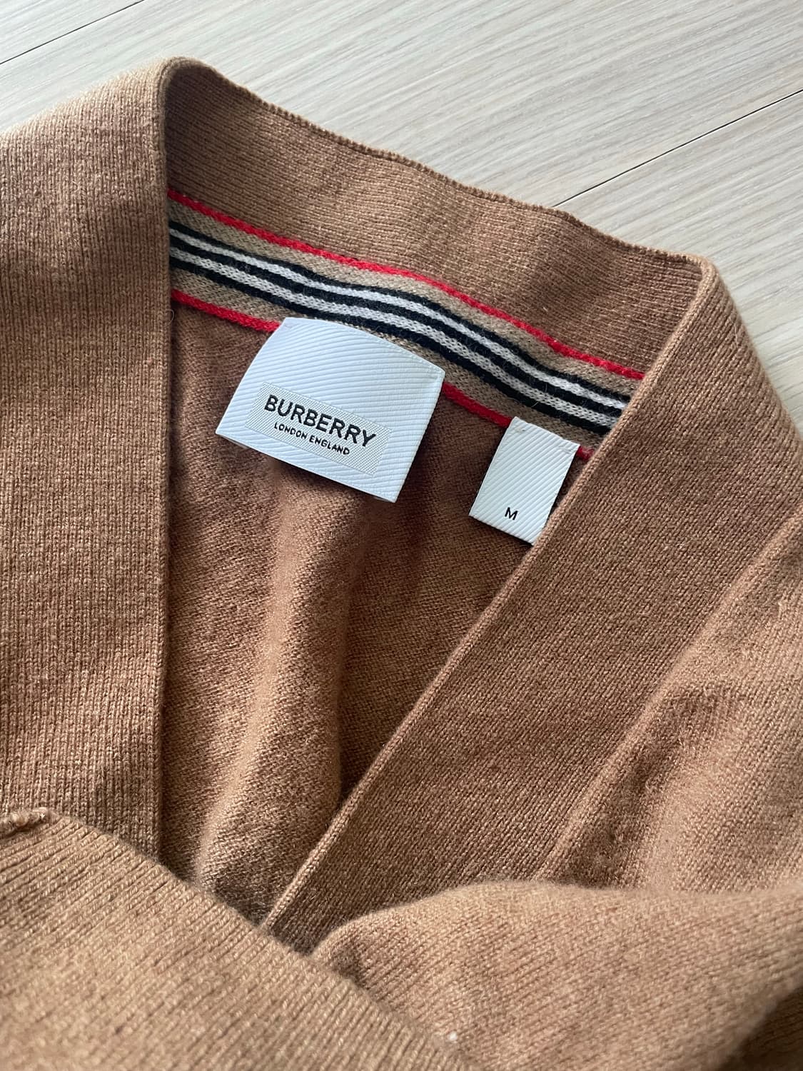 버버리 캐시미어 가디건 상품이미지1