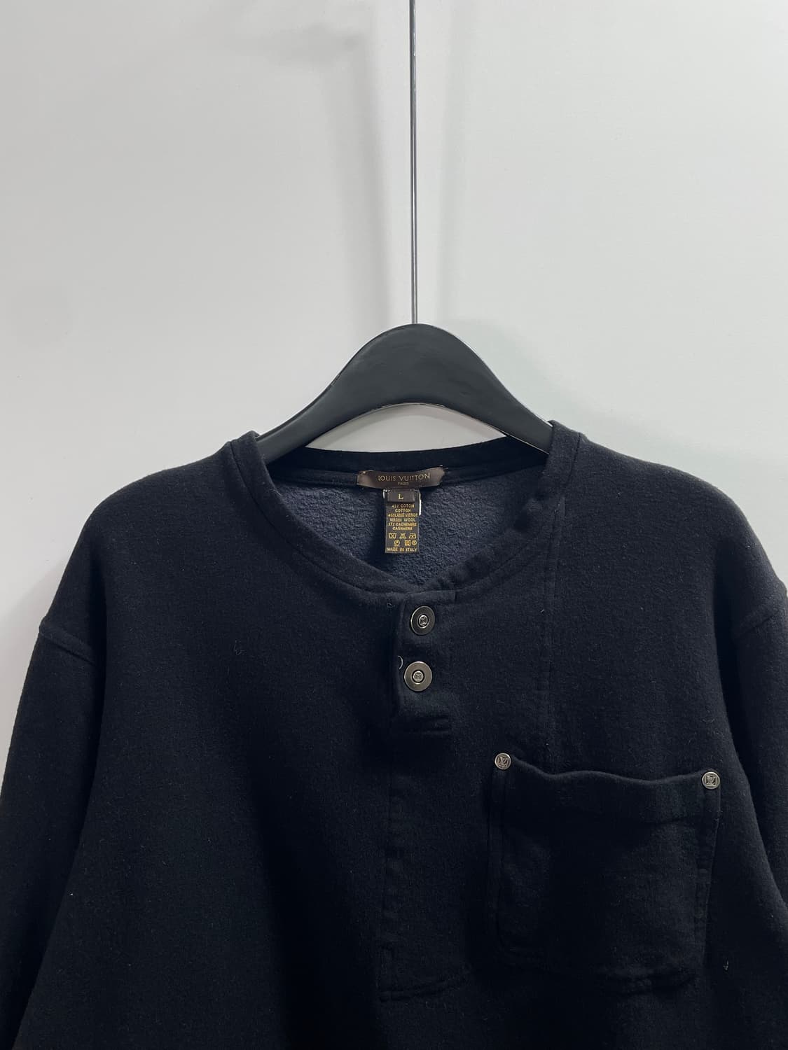 루이비통 버튼 울 헨리넥 롱슬리브 긴팔티 (on.739) 상품이미지2
