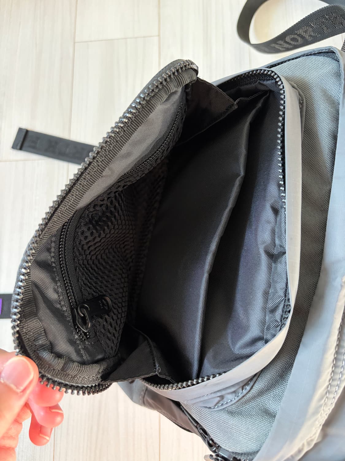 노스페이스 퍼플라벨 숄더백 아스팔트 그레이 상품이미지4