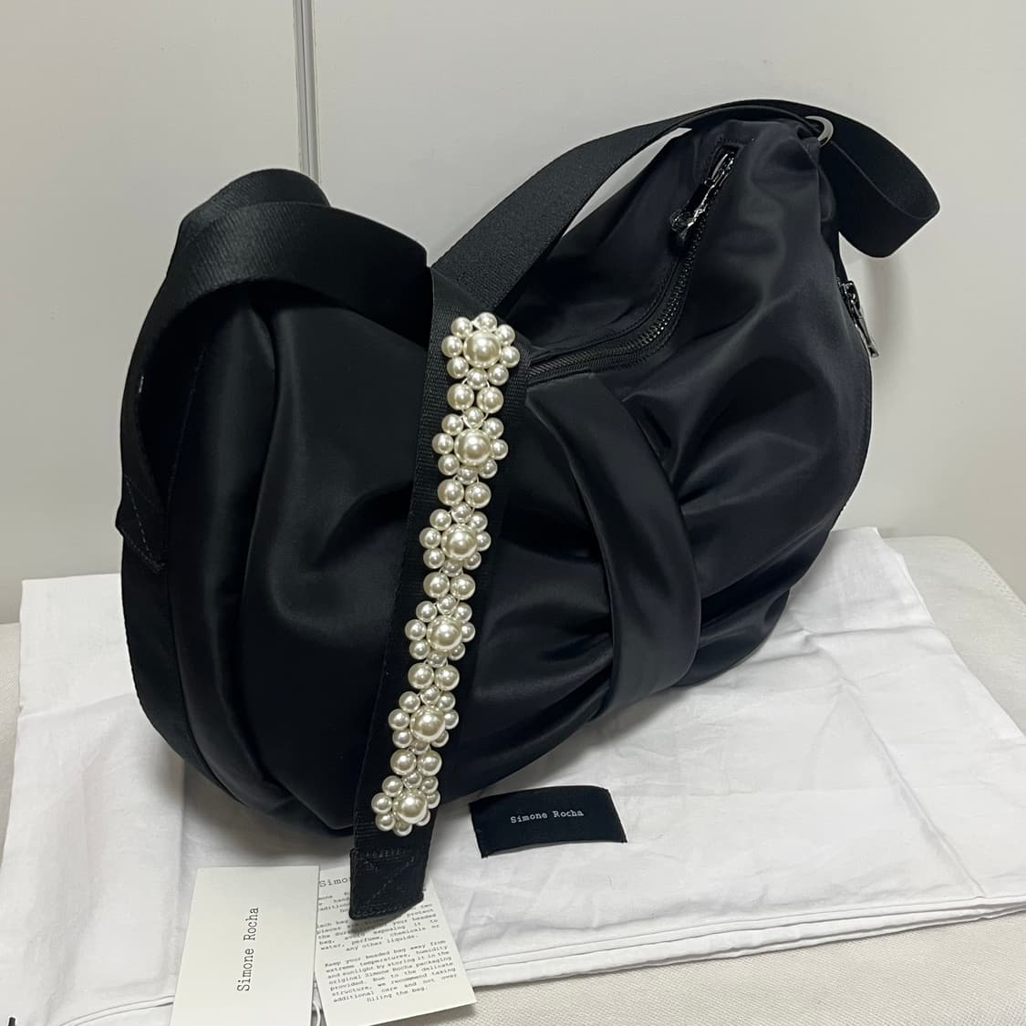 시몬로샤 25fw 비즈 보우 숄더백 상품이미지1