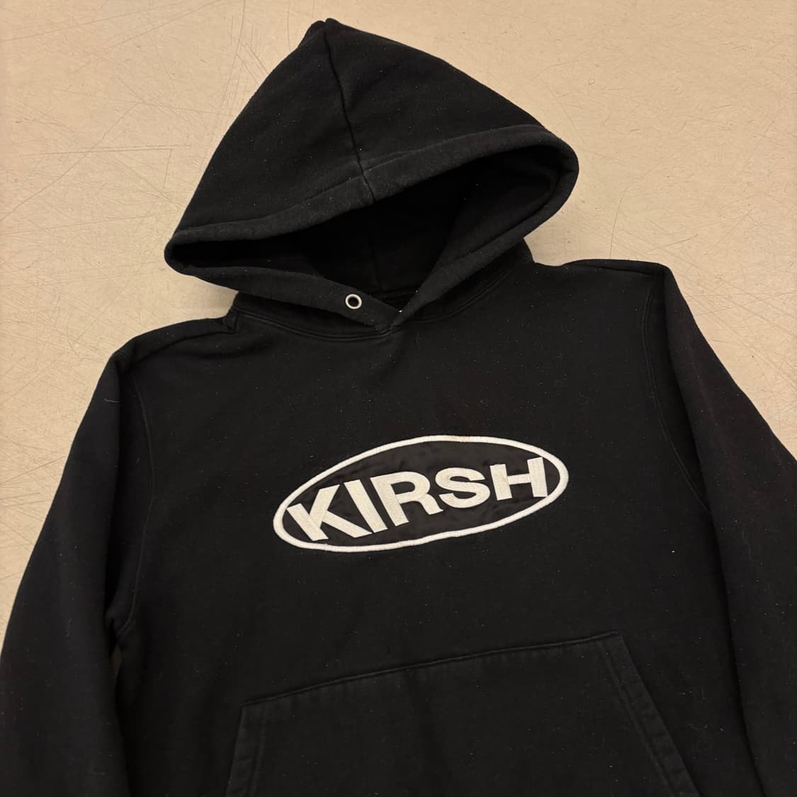 키르시 캡슐로고 후드티 상품이미지2