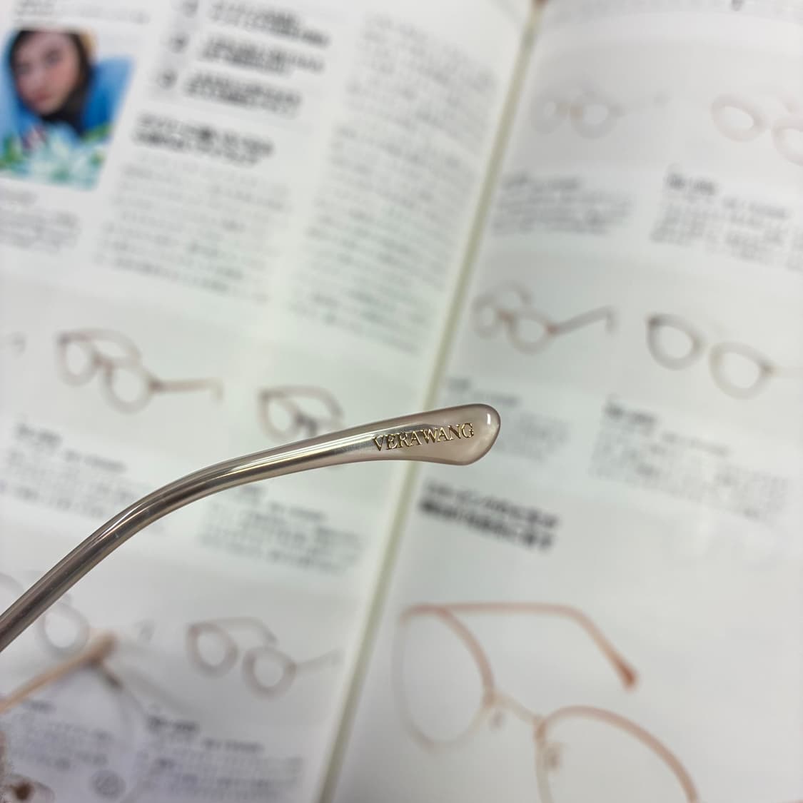 VERA WANG 베라왕 스와로브스키 골드 반무테 티타늄 안경 상품이미지8