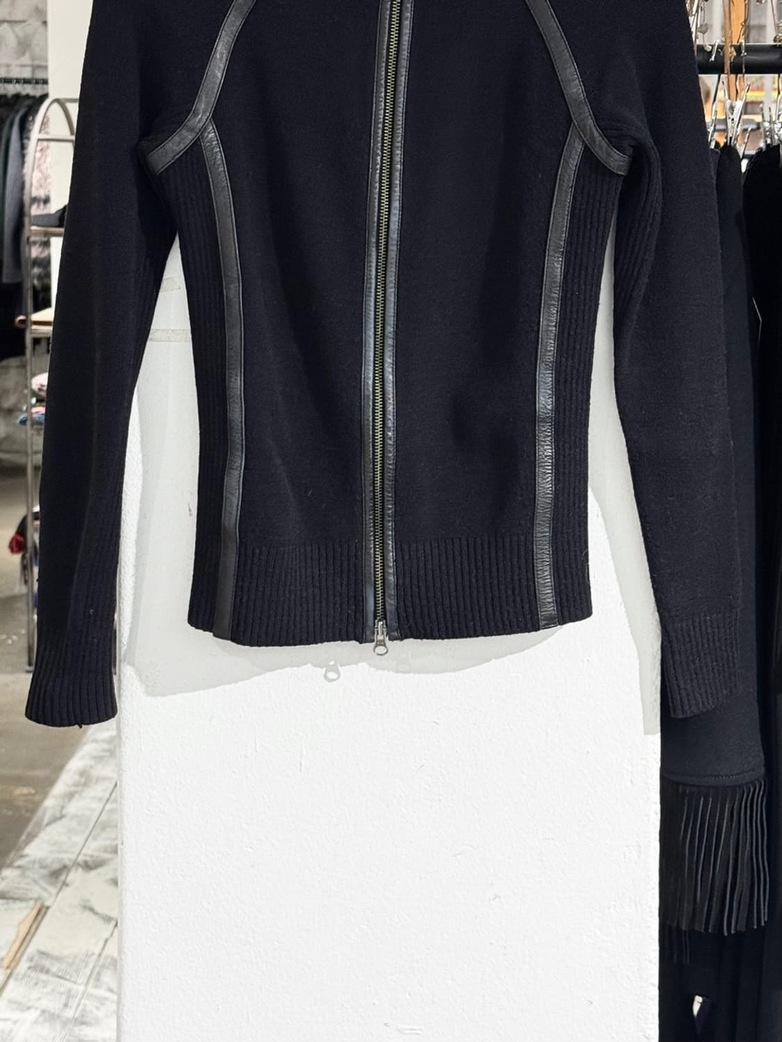 아르마니 익스체인지 네이비 레더 트리밍 하이넥 니트 집업 상품이미지5