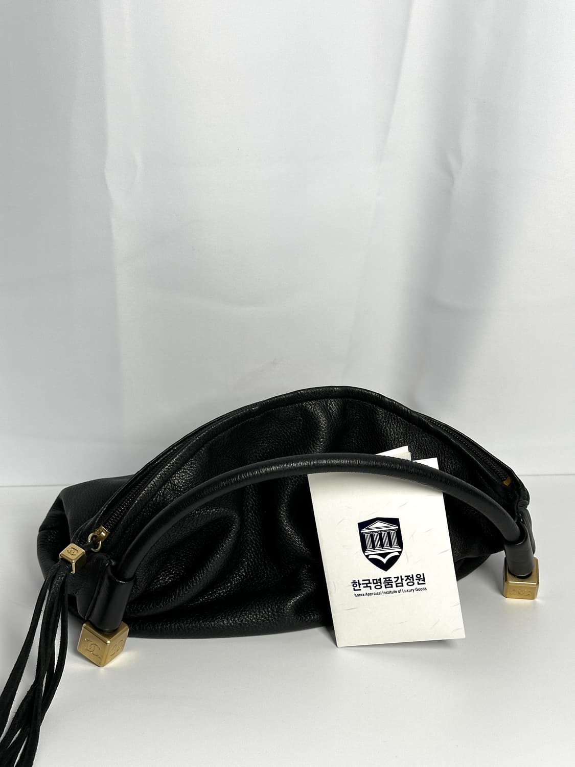 Chanel 블랙 레더 호보 숄더백 상품이미지9