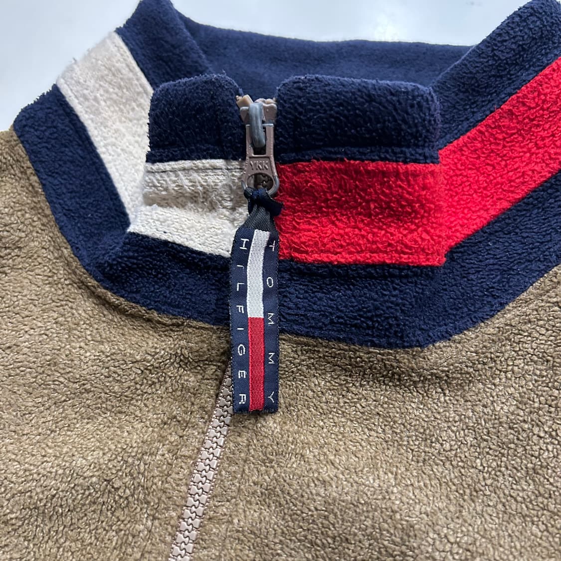 [M] 타미힐피거 올드스쿨 하프집업 플리스 브라운 상품이미지5