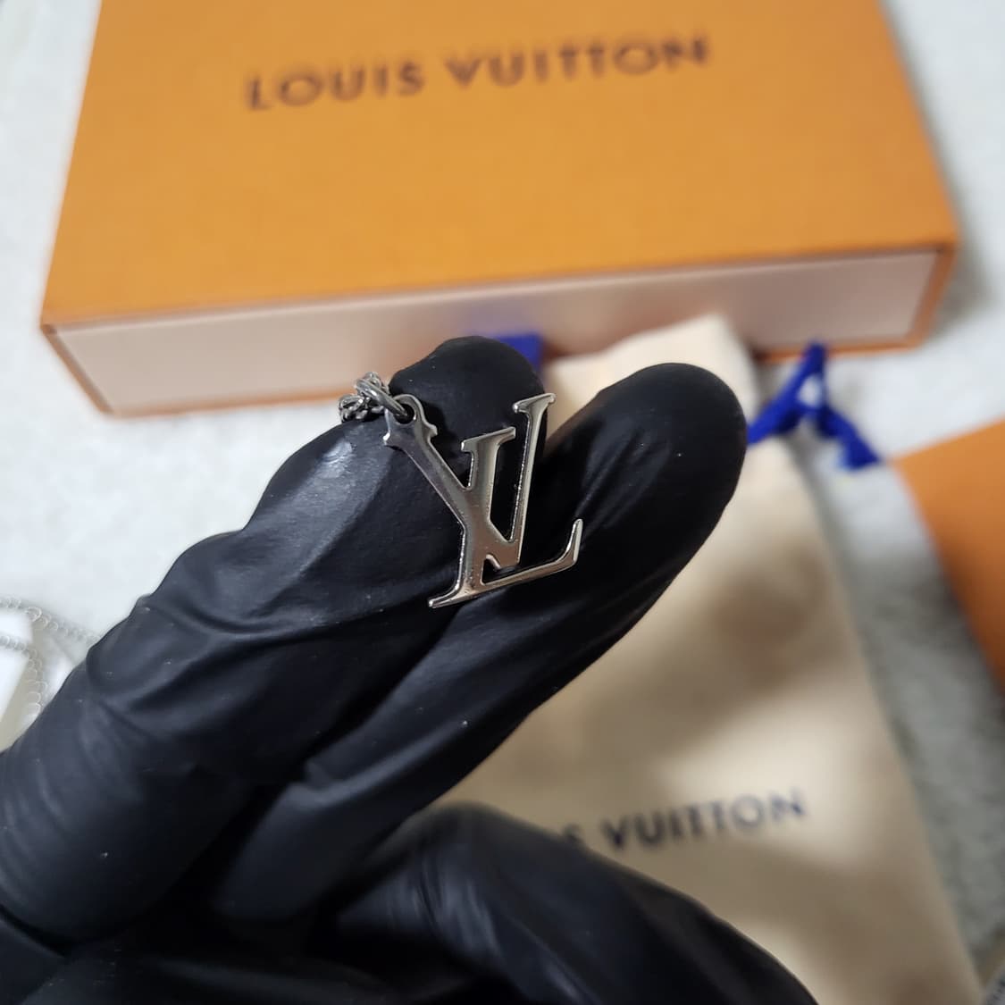 [25년식/새상품급] 루이비통 이클립스 참스 목걸이  상품이미지4