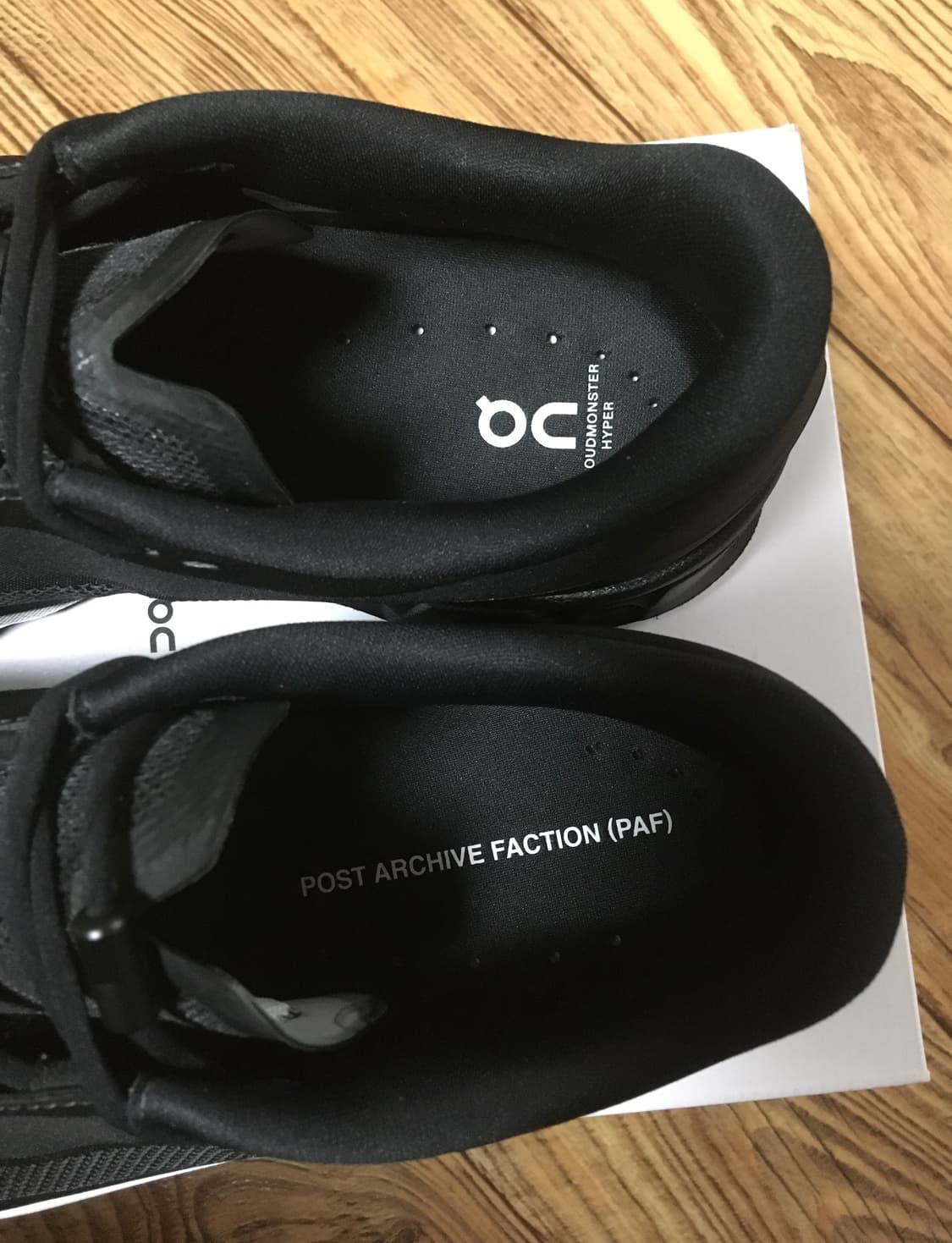 온러닝 파프 클라우드몬스터 하이퍼 블랙 판매합니다 상품이미지3