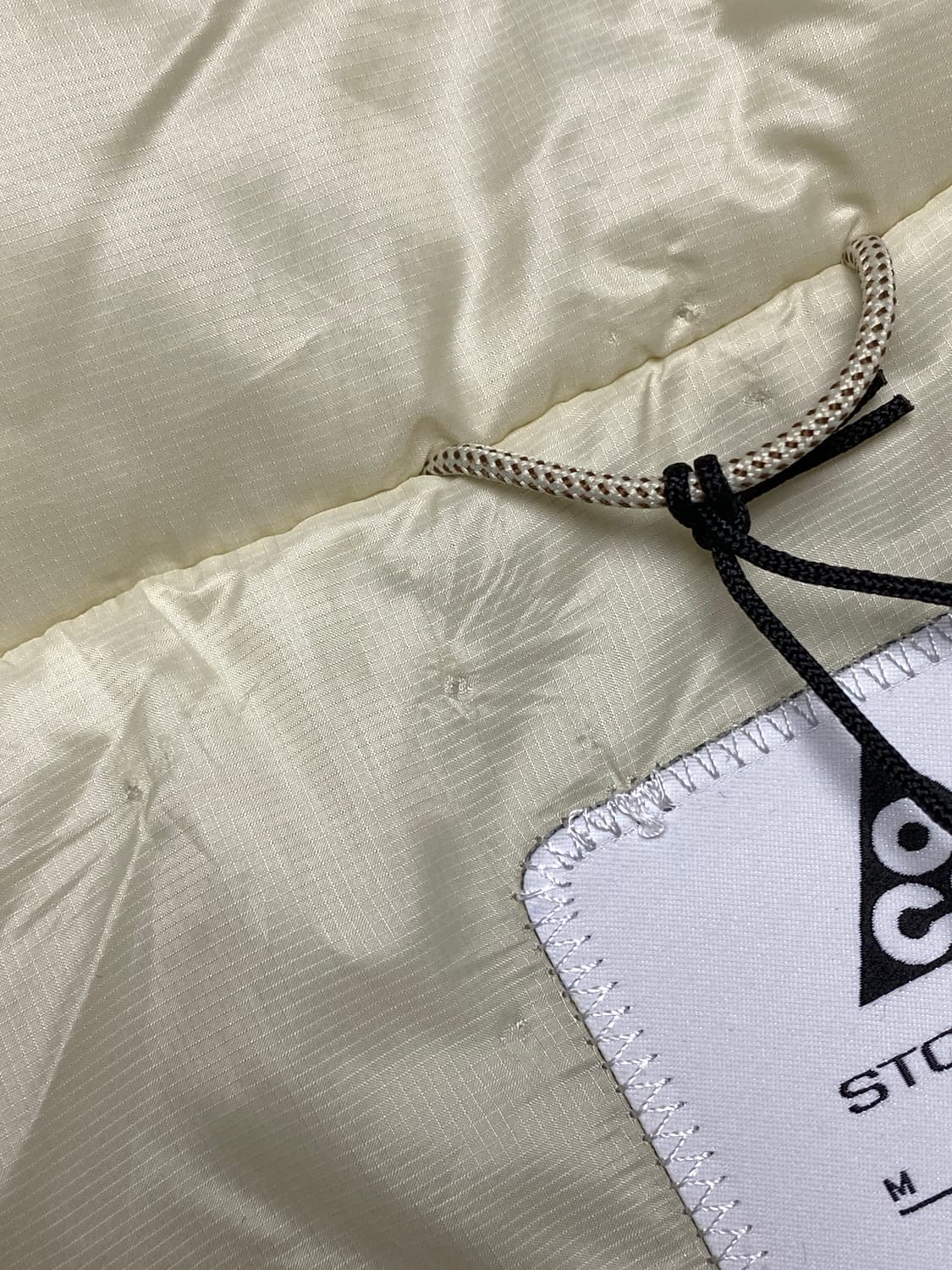 새상품)나이키 ACG 프리마로프트 스컬 피크 스톰핏 자켓 카키 베이지 M 상품이미지4