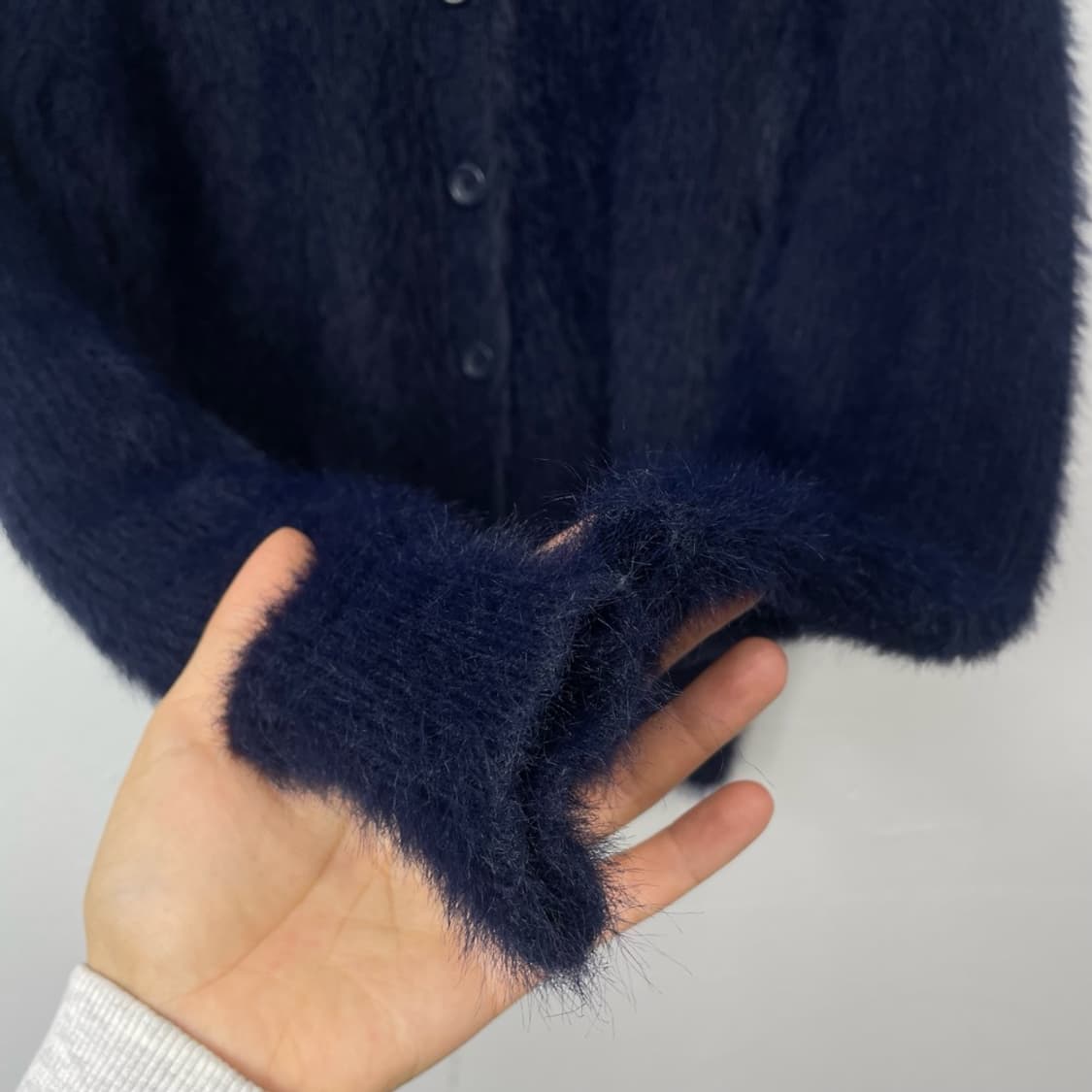 몽돌 MONGDOL 네이비 헤어리 앙고라 카라 가디건  상품이미지4