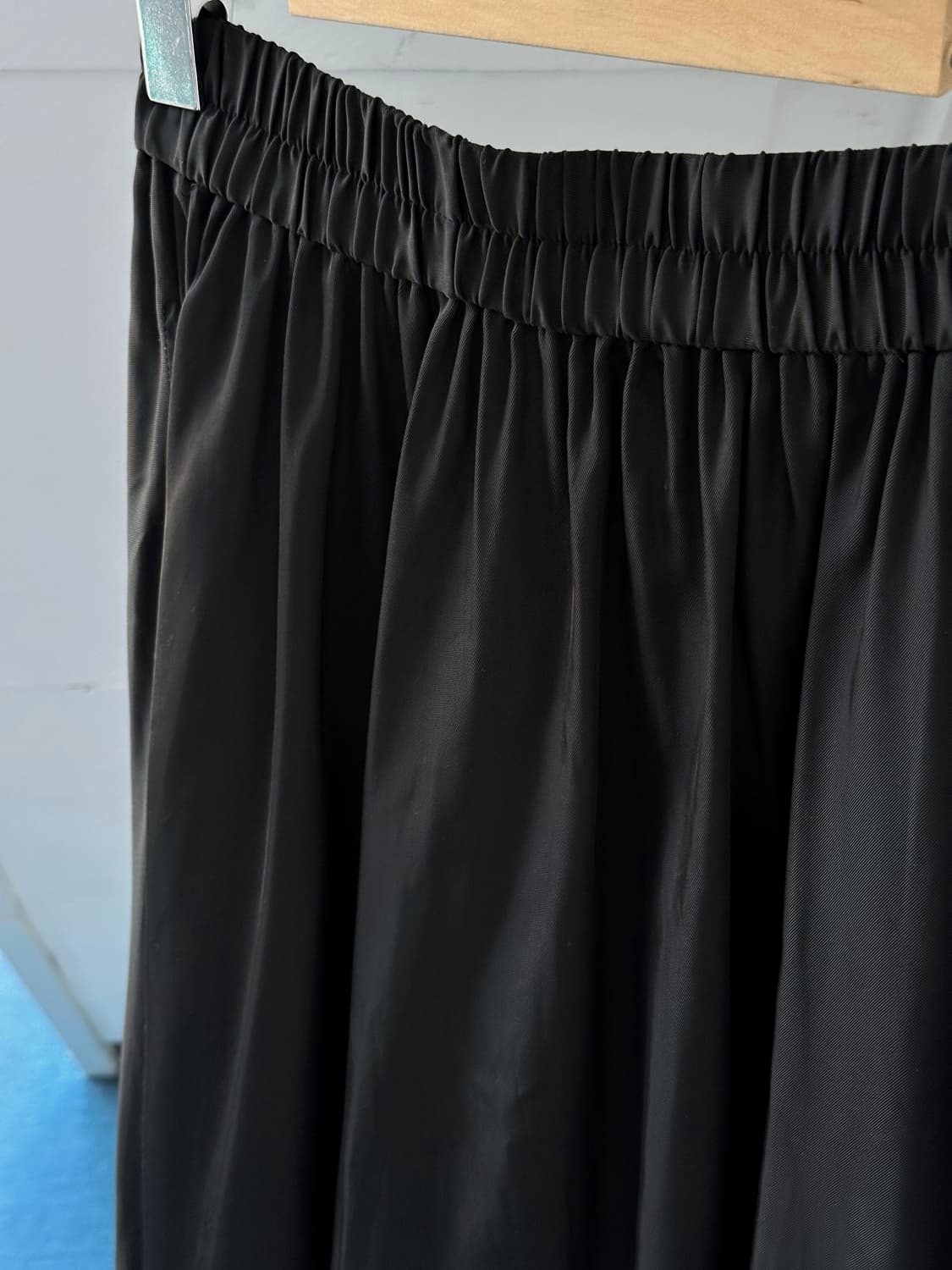 Silky fabric front zip design skirt 상품이미지6