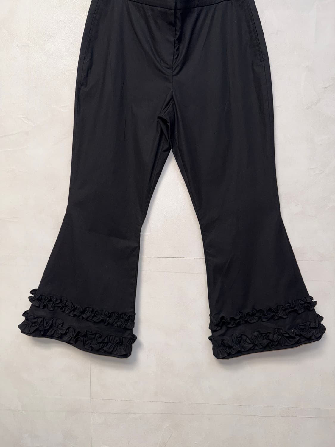 Black ruffle detail bootscut pants 상품이미지3