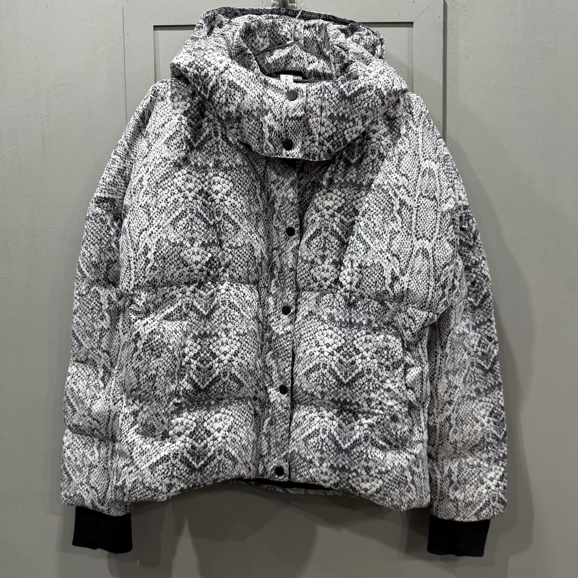 S VARLEY 발리 하이랜드 스네이크스킨 퍼프 패딩 자켓 상품이미지1