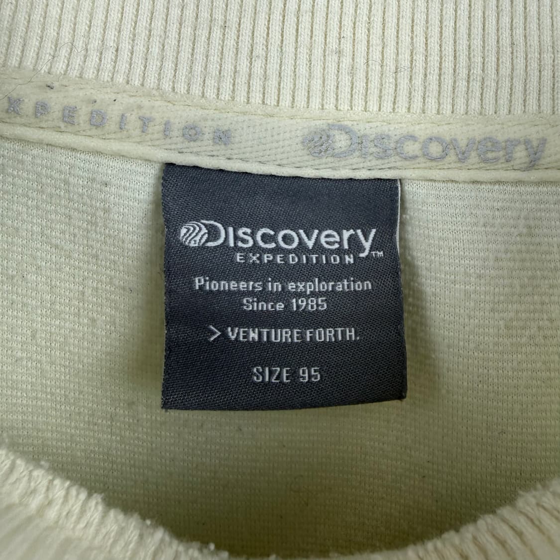 (95) 디스커버리 폴라텍 자수로고 맨투맨 아이보리 상품이미지3