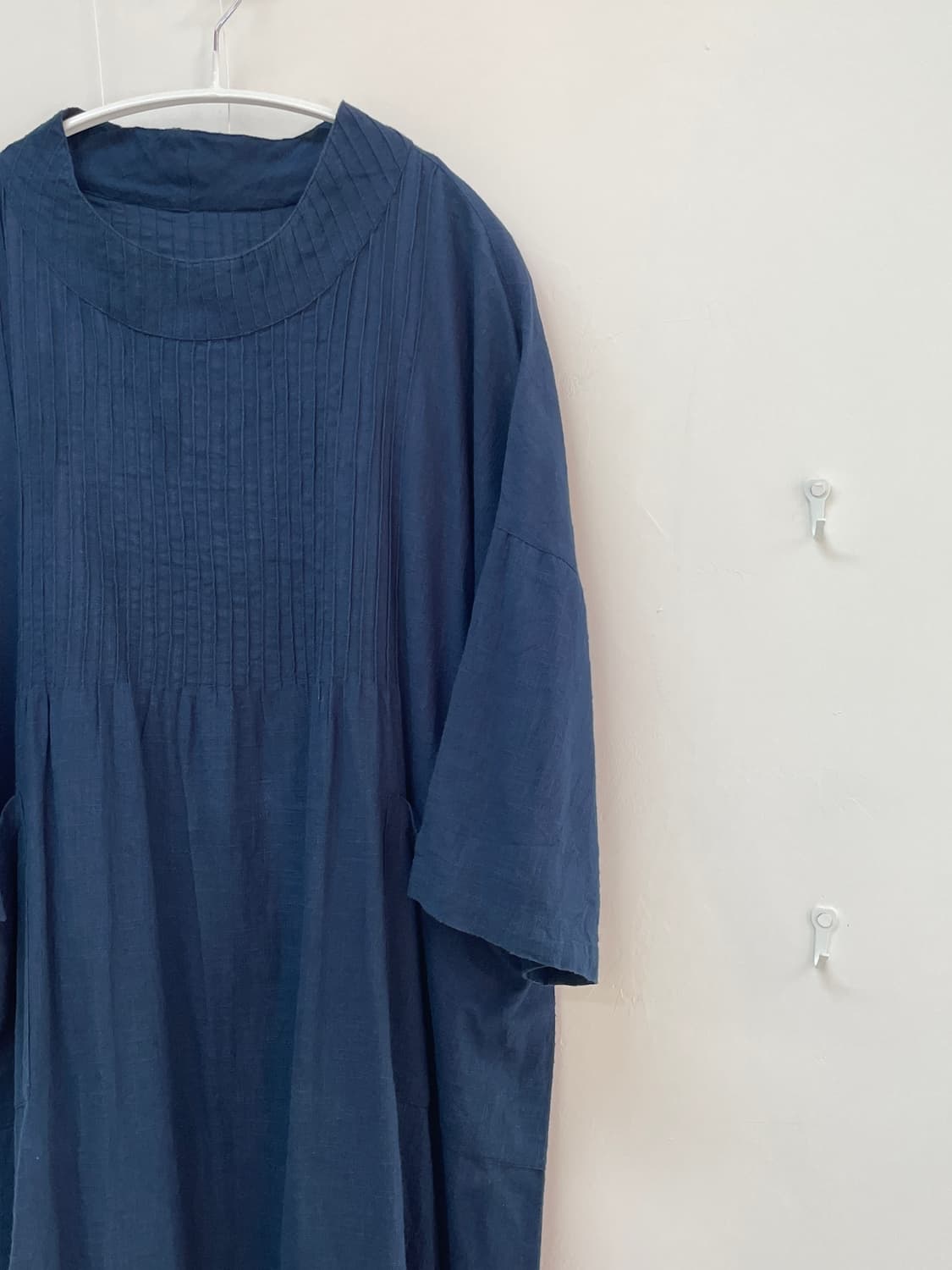 네이비 코튼 핀턱 원피스 상품이미지2