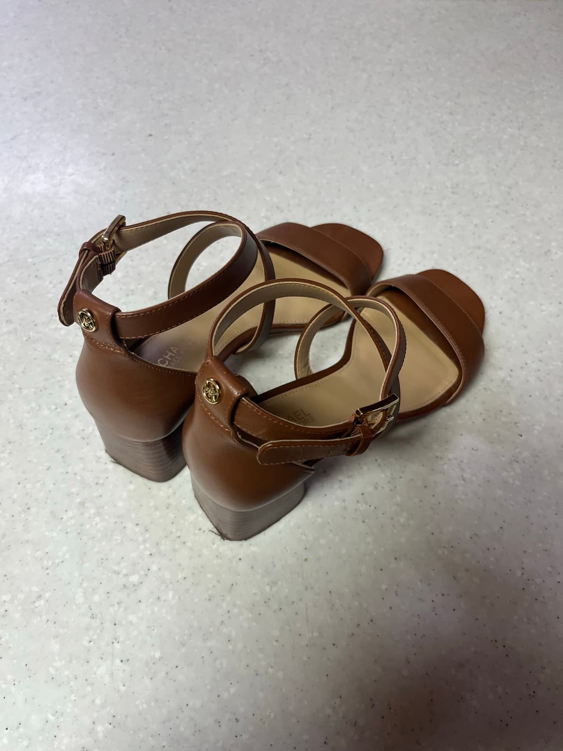 마이클 코어스 스트랩 샌들 255 상품이미지1