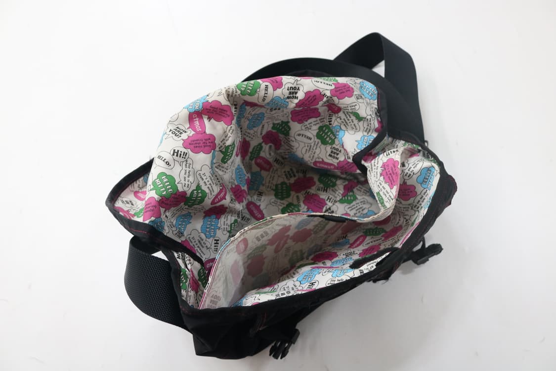 포터 x 아트모스 x 헬로키티 삼자협업 메신저 백 상품이미지6