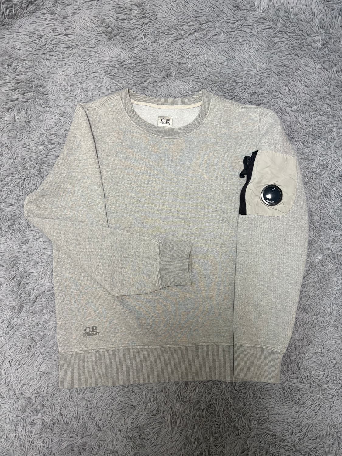 CP컴퍼니 렌즈 와펜 암포켓 맨투맨 상품이미지1