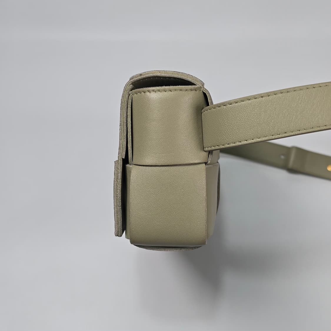 보테가베네타 카세트 벨트백 상품이미지5