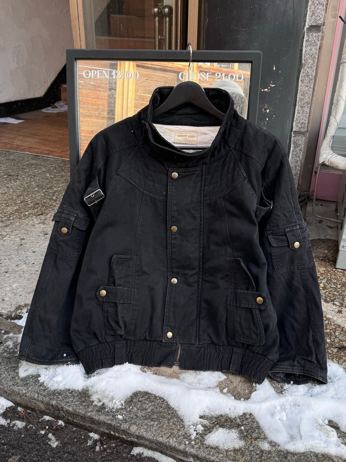 Monte Viso 버클 디테일 하이넥 봄버자켓  상품이미지1