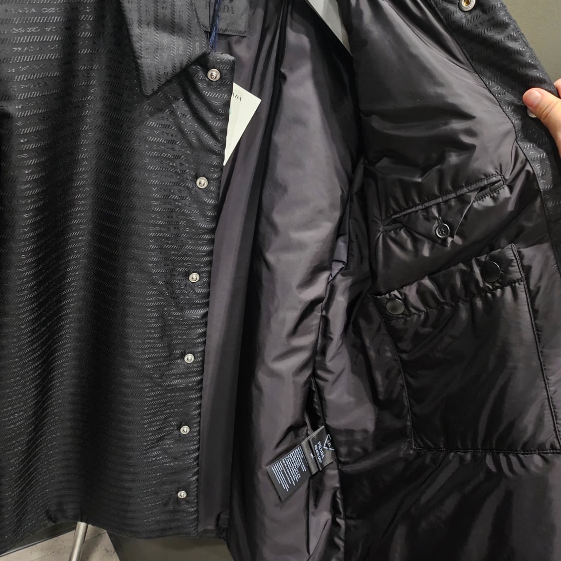 프라다 리나일론 플레이트 로고 패디드 셔츠자켓 상품이미지6