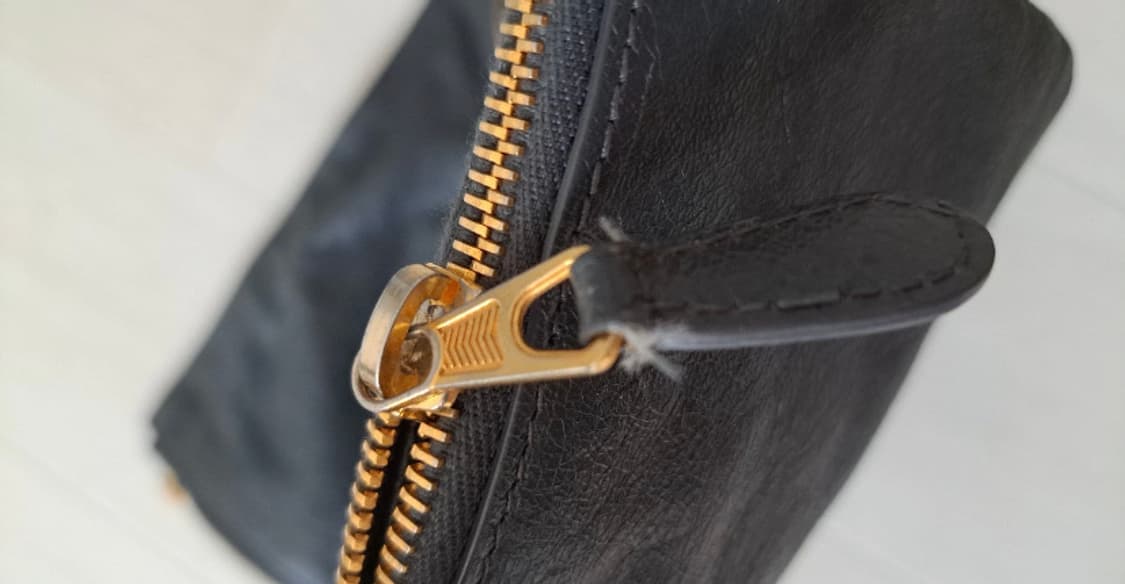 [정품] 발렌시아가 엔벨로프 금장 클러치 블랙 (단품)  상품이미지2