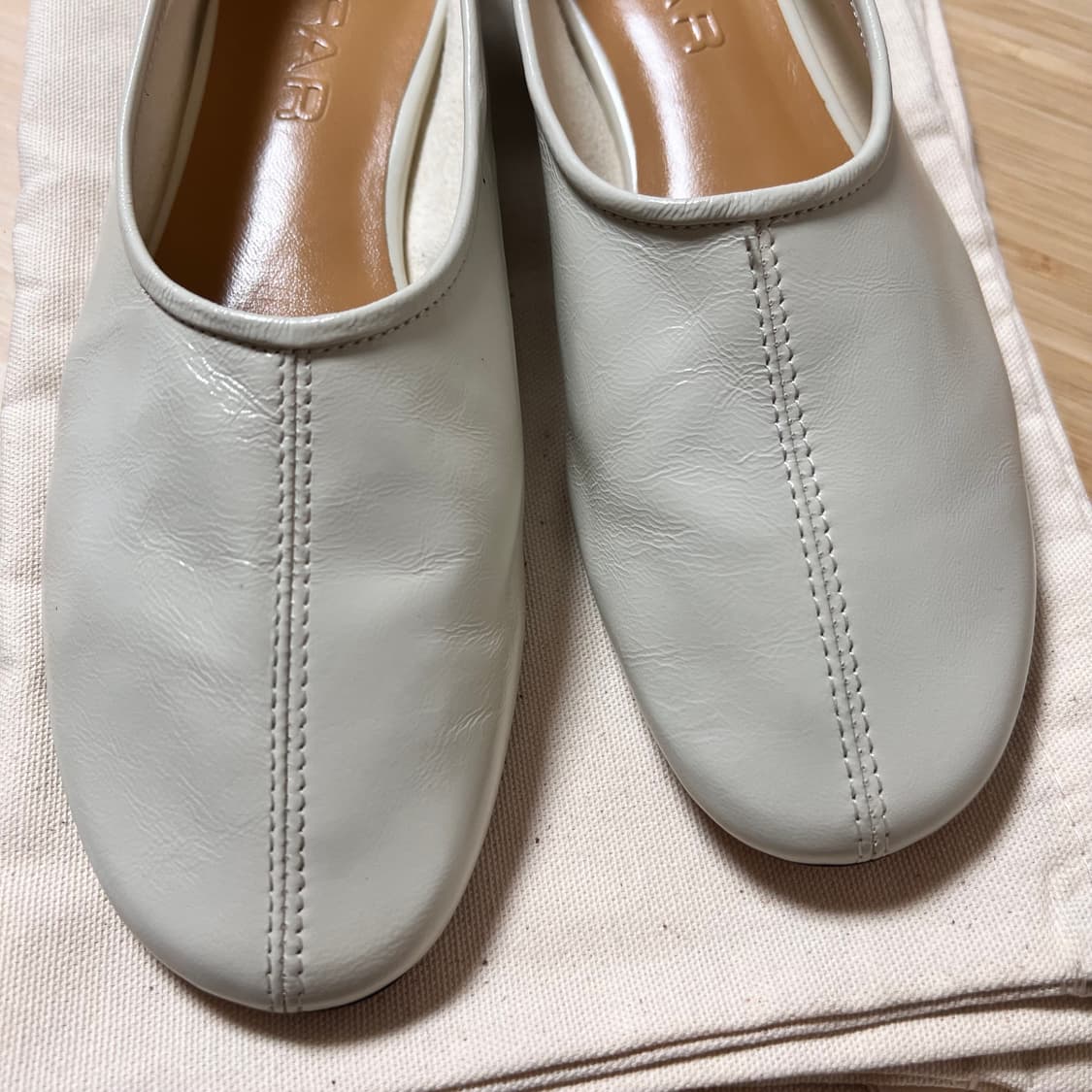 바이파 플랫슈즈 프루던스 발레BY FAR PRUDENCE LIMEWASH 상품이미지2