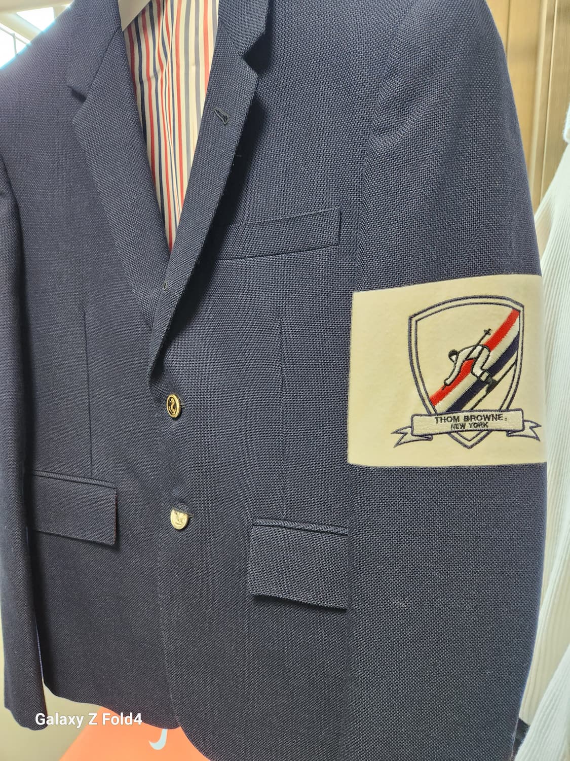 톰브라운 네이비 블레이저 한정판 자켓 새상품급 판매합니다 상품이미지4