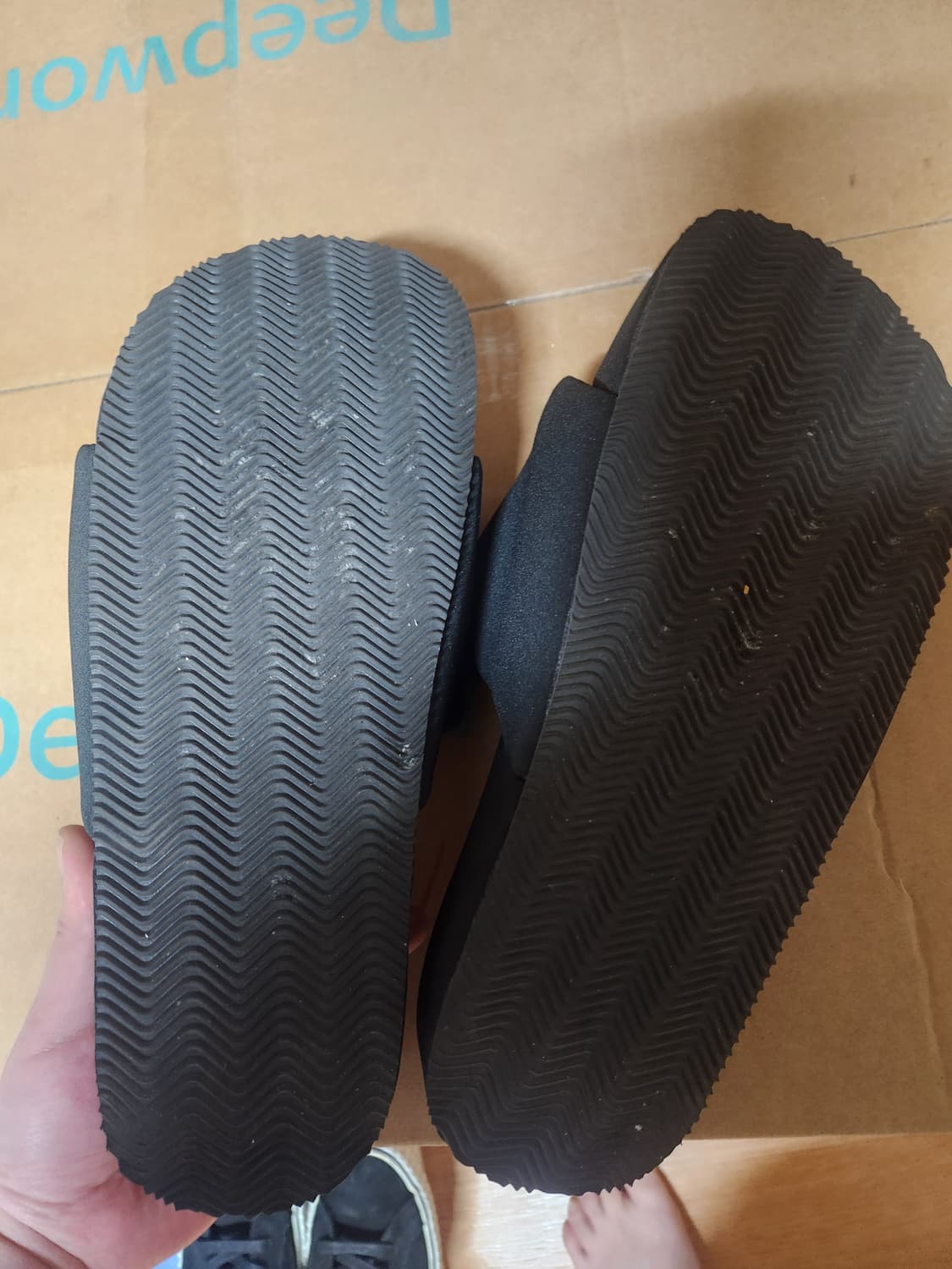 Y-3 슬라이드 블랙/레드 285mm 슬리퍼 상품이미지3