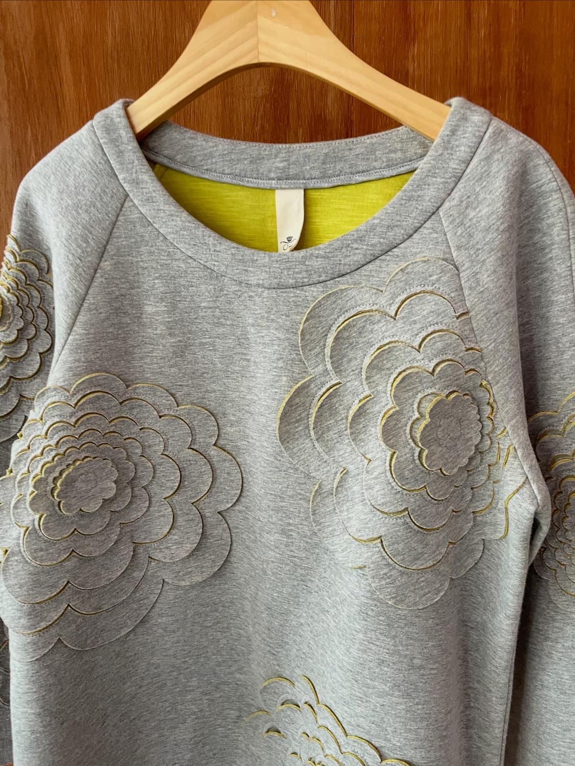 Gray solid floral sweatshirt  상품이미지3