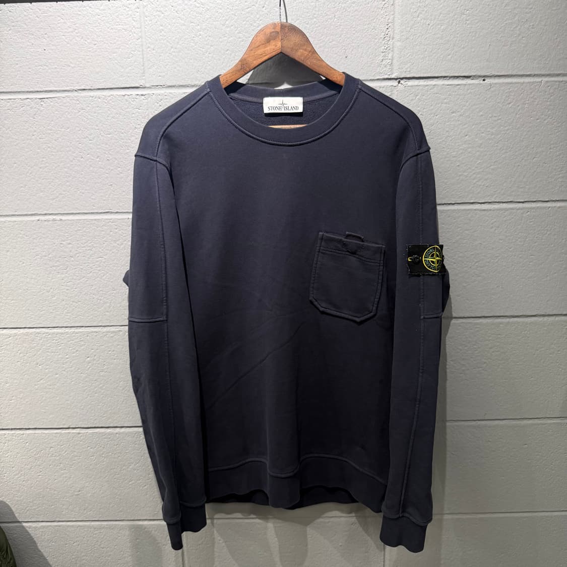 스톤아일랜드 포켓 맨투맨 네이비 상품이미지1