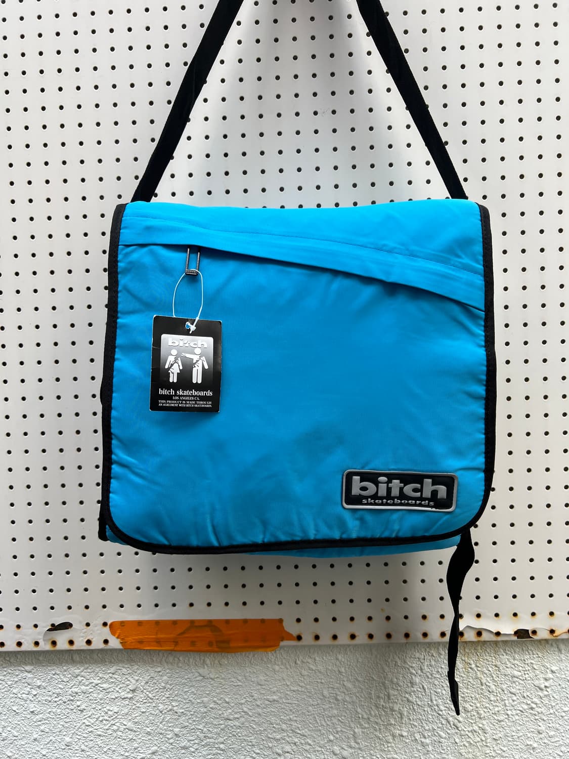 BITCH SKATEBOARDS CROSS BAG 비치스케이트보드크로스백 상품이미지4