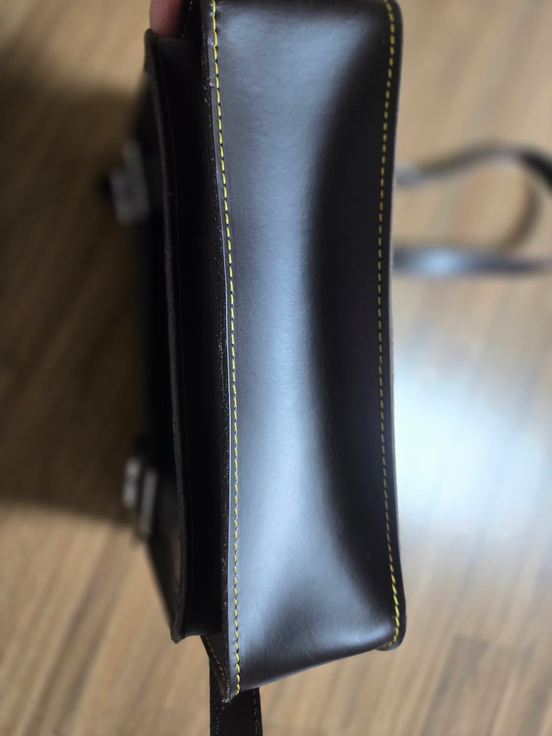 닥터마틴 11인치 비건 사첼 크로스백 - 버건디 [정품] 상품이미지7