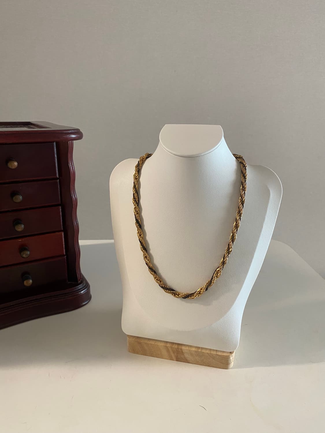 골드 체인 트위스트 목걸이 상품이미지3