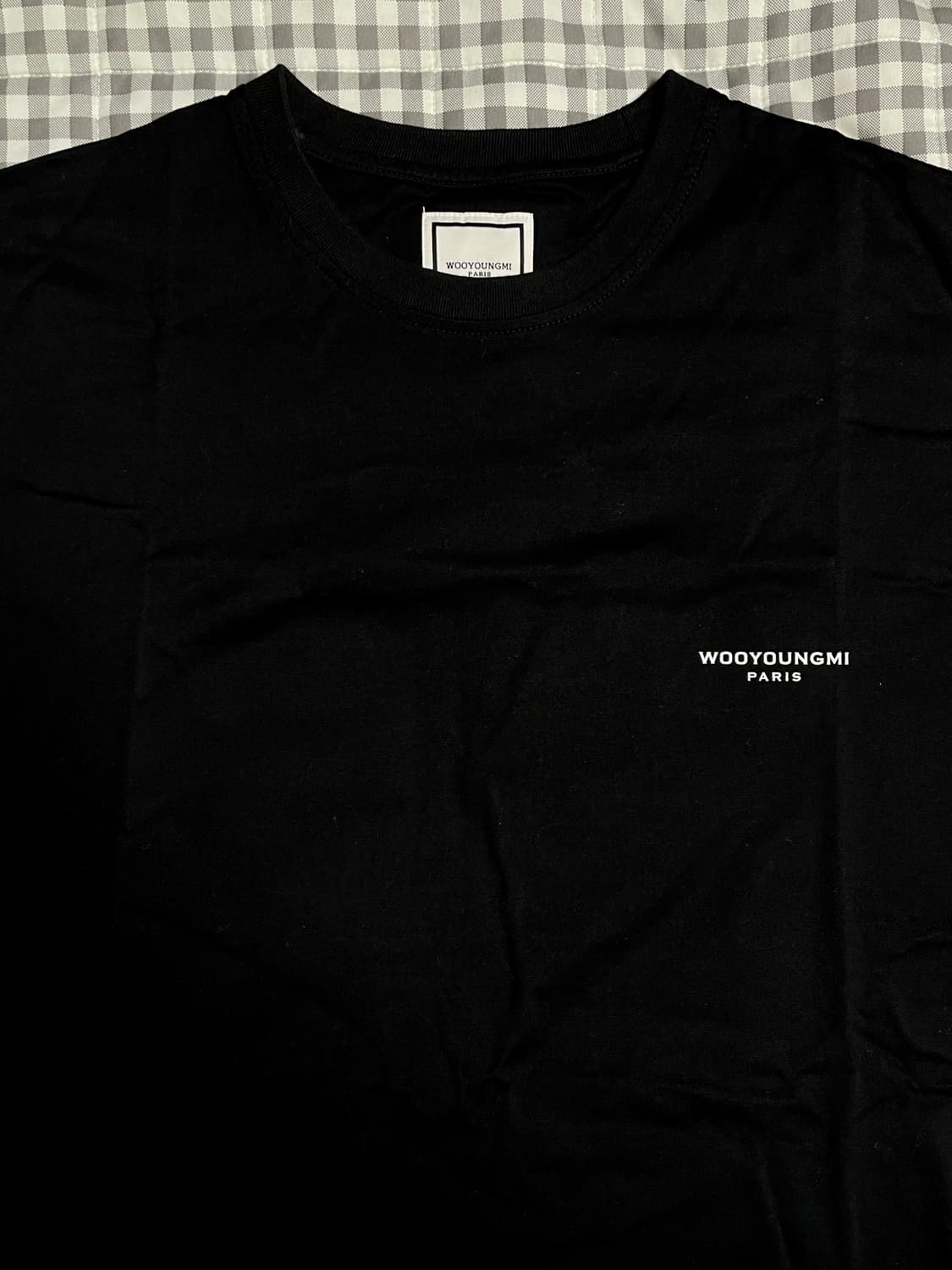 우영미 22S 플라워 프린트 백 로고 반팔 티셔츠 블랙 상품이미지2