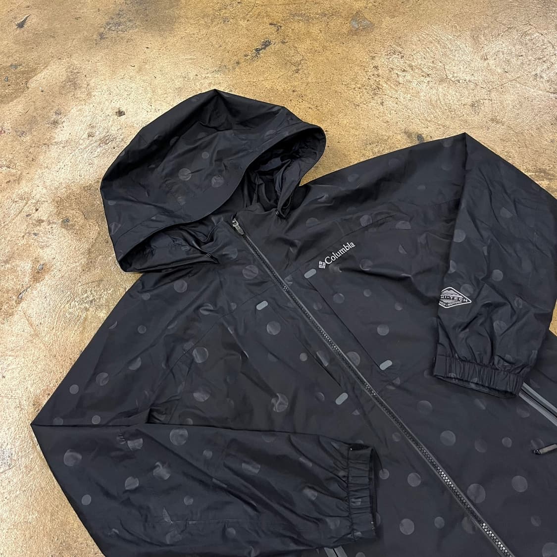 컬럼비아 블랙 도트 바람막이 상품이미지1