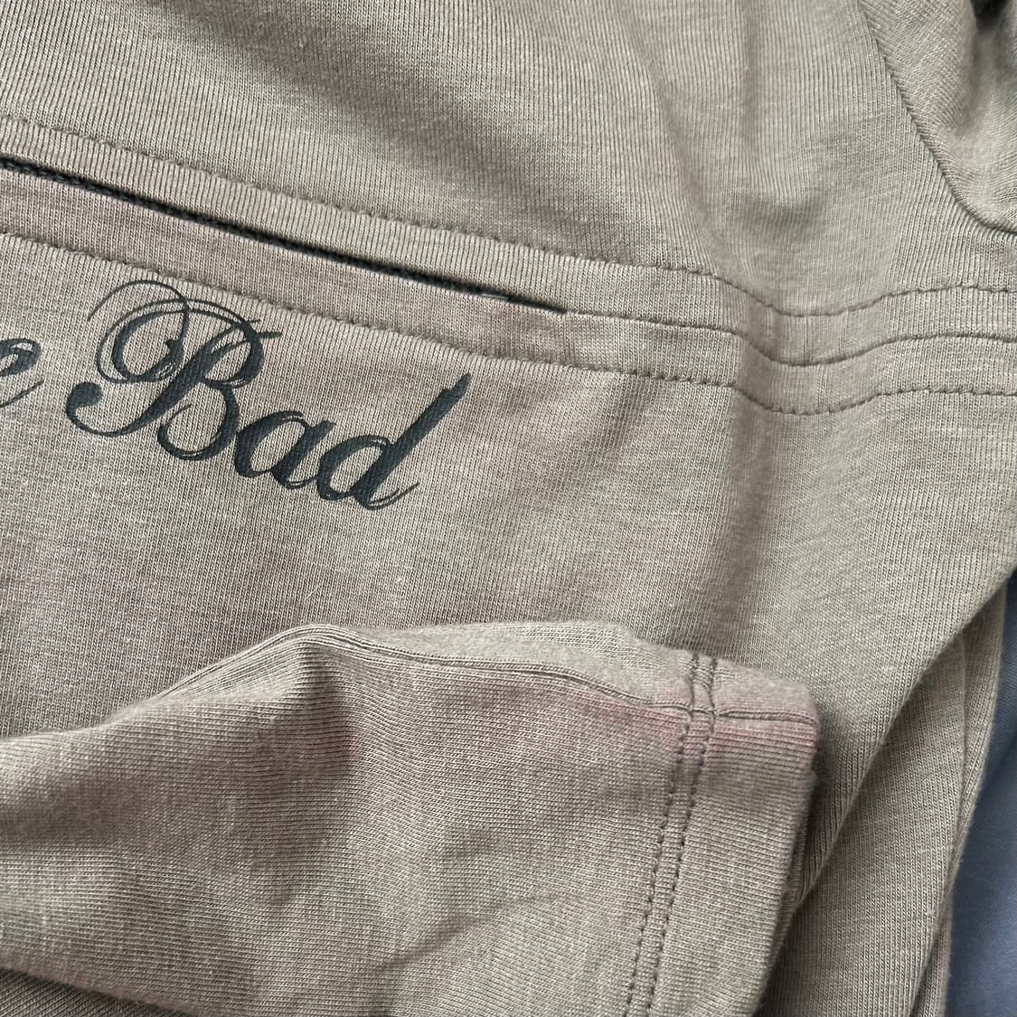 달링유어배드 UNZIPPED LOGO T-SHIRT #KHAKI 상품이미지3