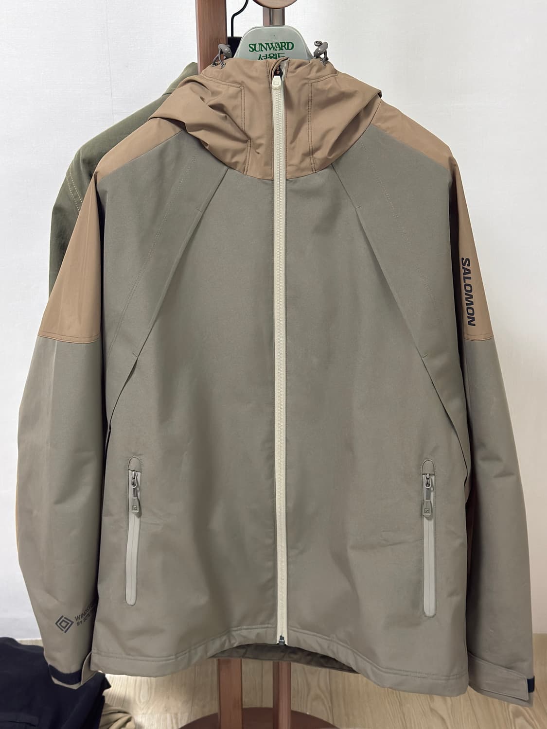 살로몬 슬레이트 고어텍스 윈드스토퍼 자켓: M / 카멜 상품이미지1