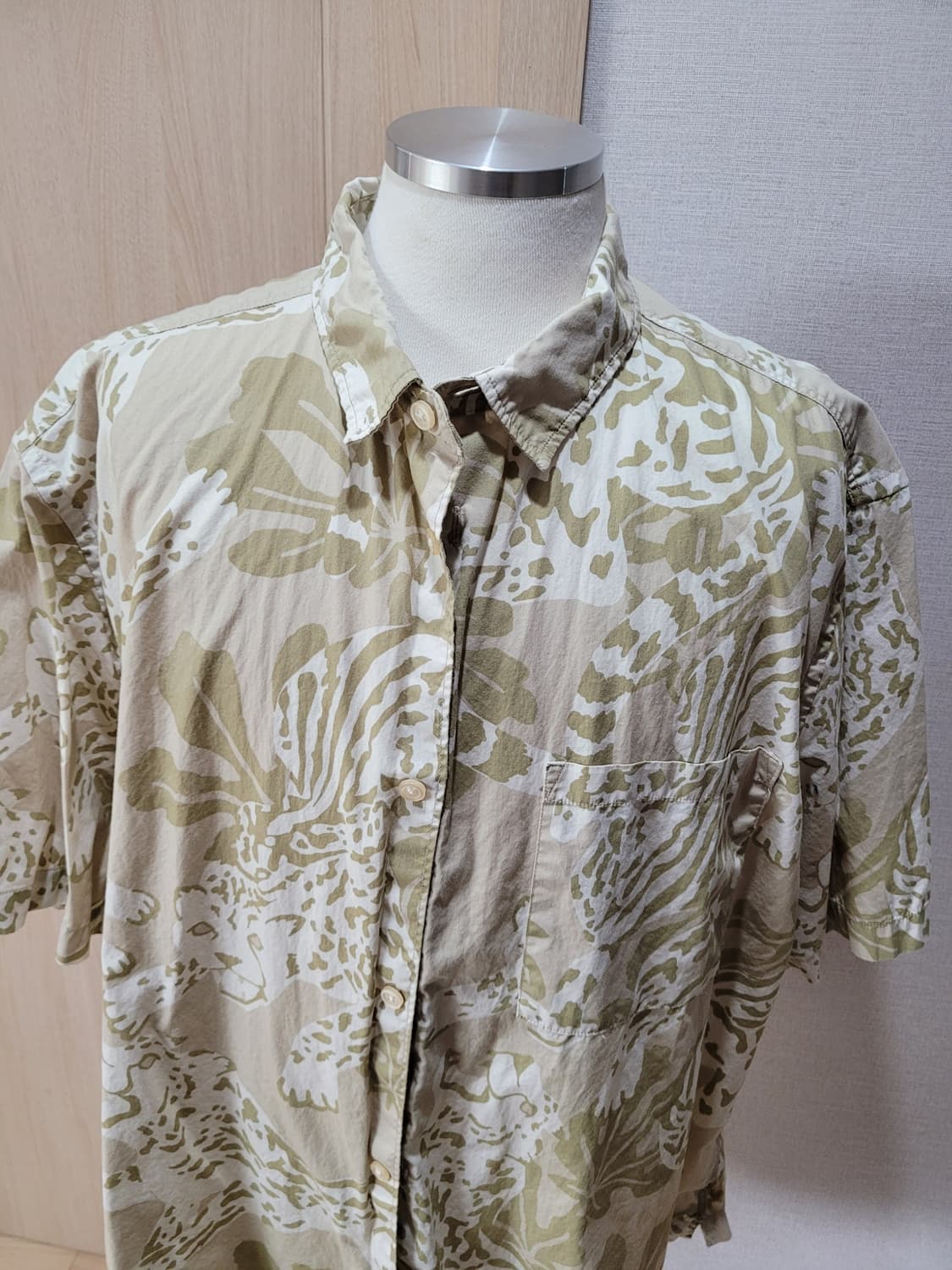 에이치엔엠 H&M 남자 레오파드패턴 반팔 셔츠 130 골드 상품이미지2