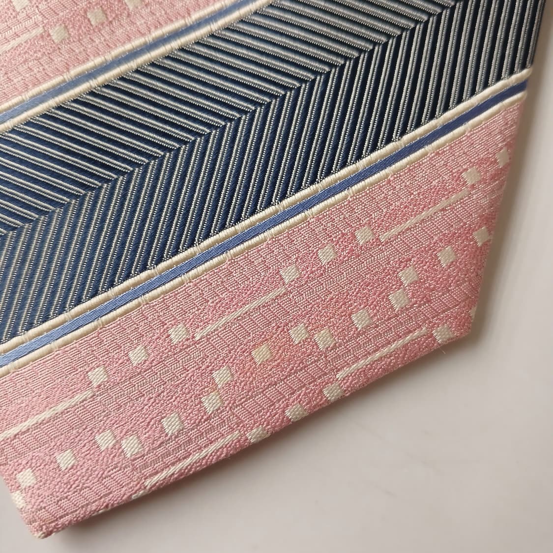 아쿠아스큐텀 실크 핑크 스트라이프 넥타이 9.4cm A등급 A19777
 상품이미지9