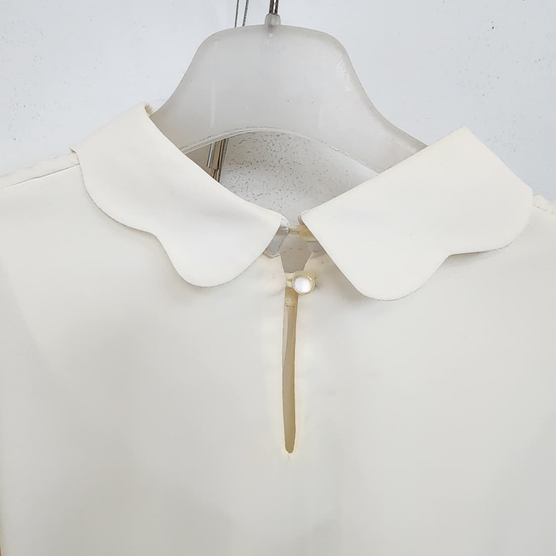 화이트 실키 라운드넥 블라우스 상품이미지5