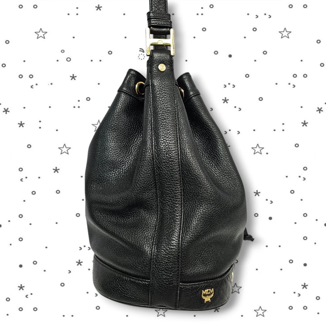 MCM 블랙 레더 드로스트링 버킷백 상품이미지4